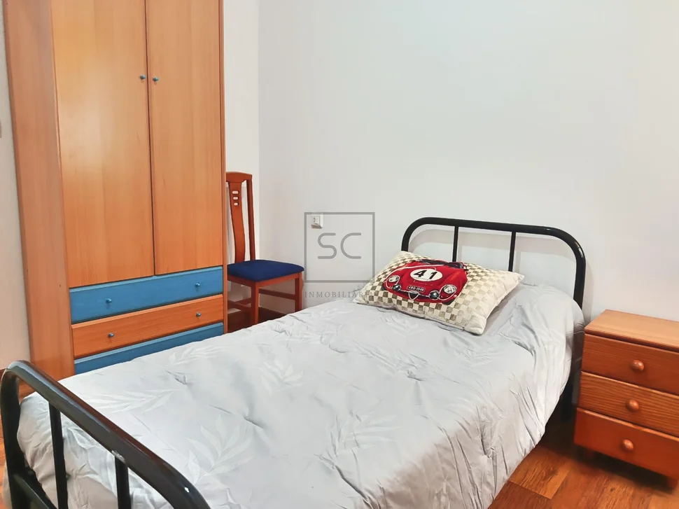 Piso con ascensor y buhardilla en Ferrol.