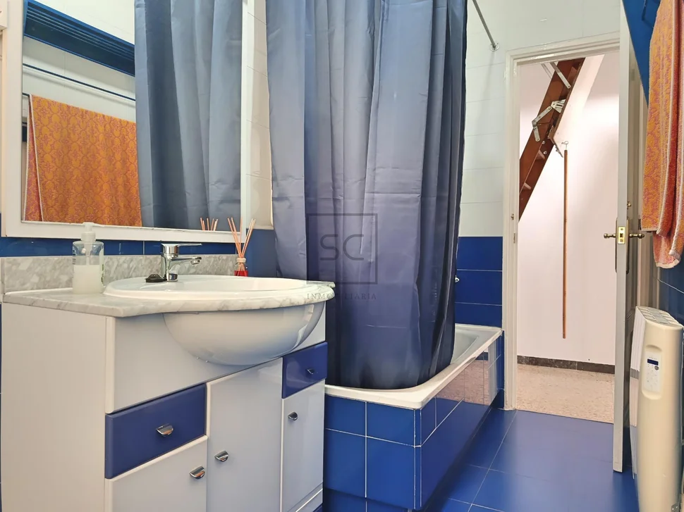 Piso con ascensor y buhardilla en Ferrol.