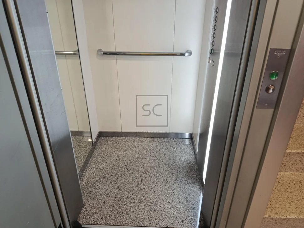 Piso con ascensor y buhardilla en Ferrol.