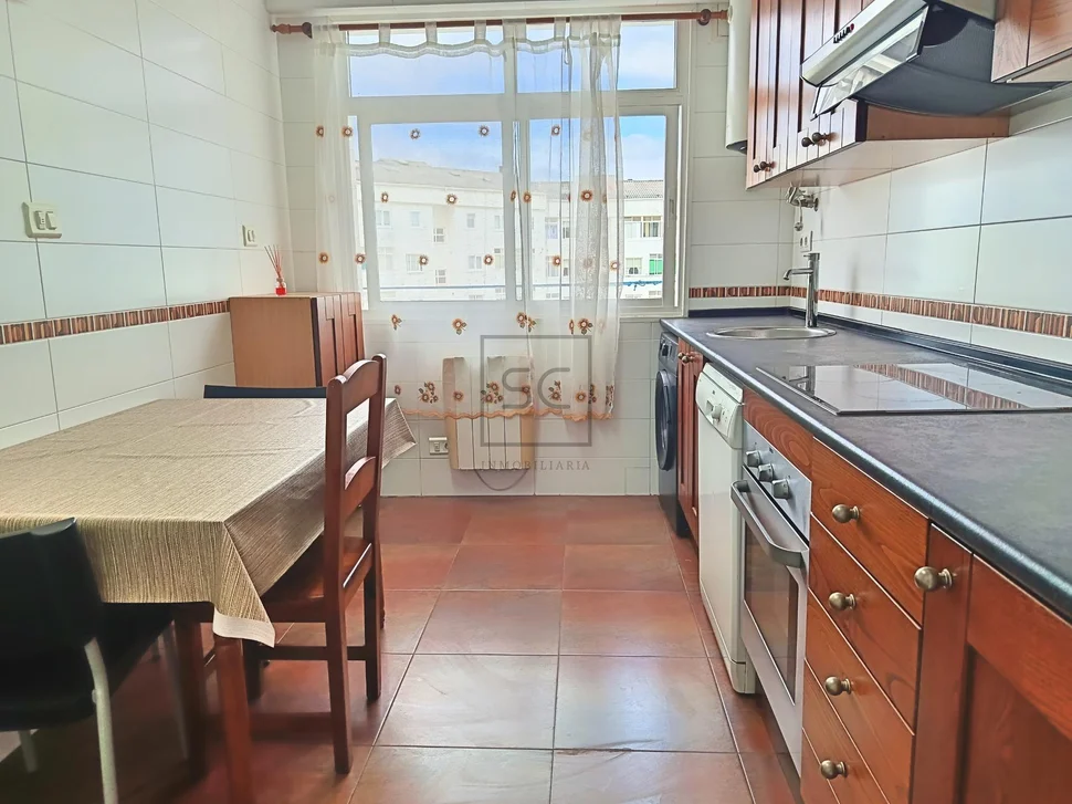 Piso con ascensor y buhardilla en Ferrol.