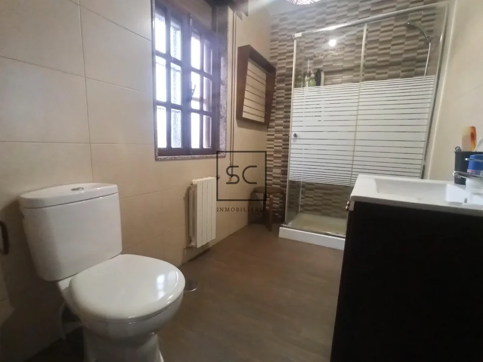 Chalet con finca y garaje en Narón.