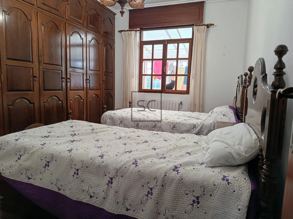 Chalet con finca y garaje en Narón.