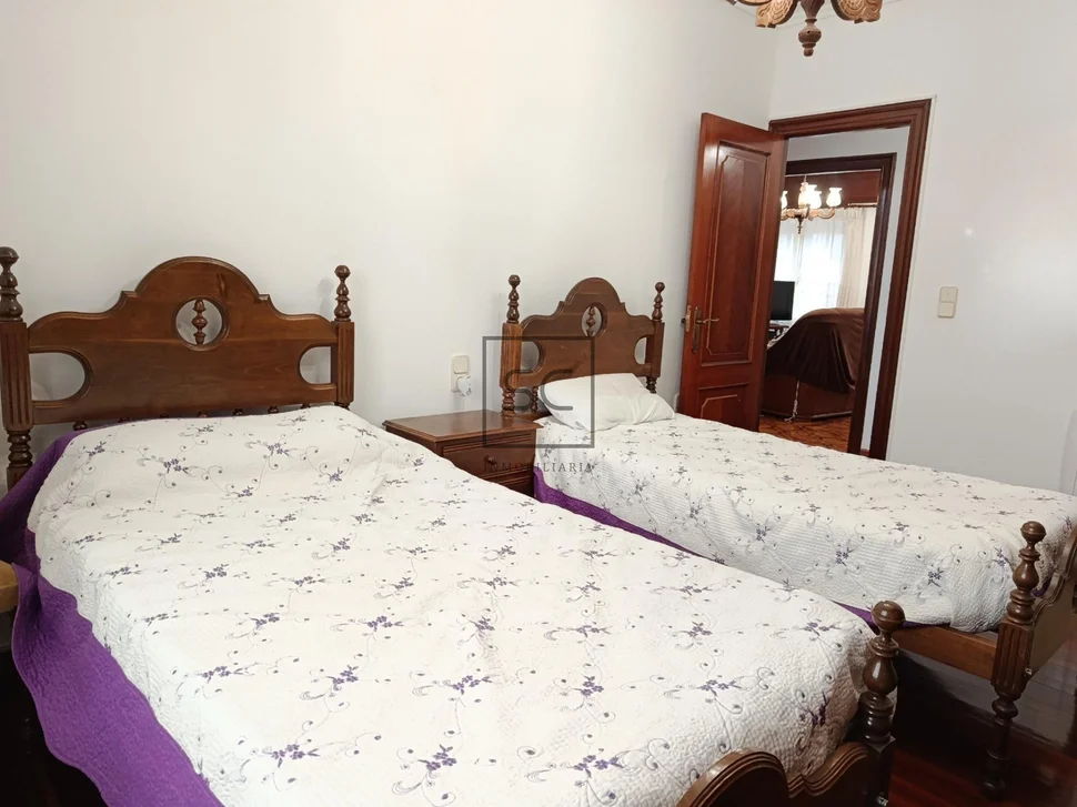 Chalet con finca y garaje en Narón.