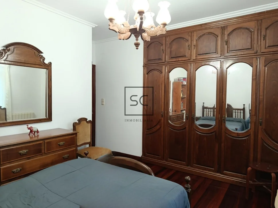 Chalet con finca y garaje en Narón.