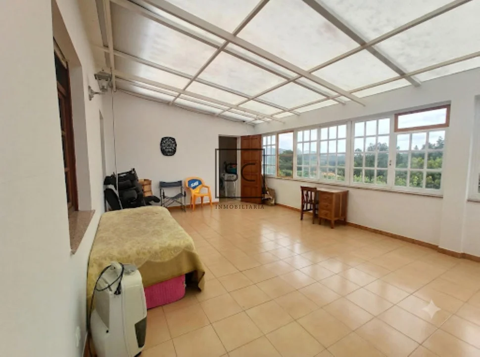 Chalet con finca y garaje en Narón.