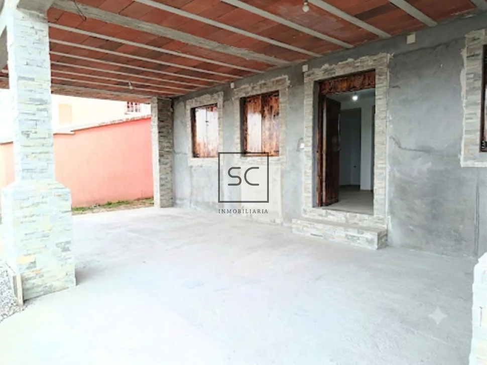 Chalet con finca y garaje en Narón.