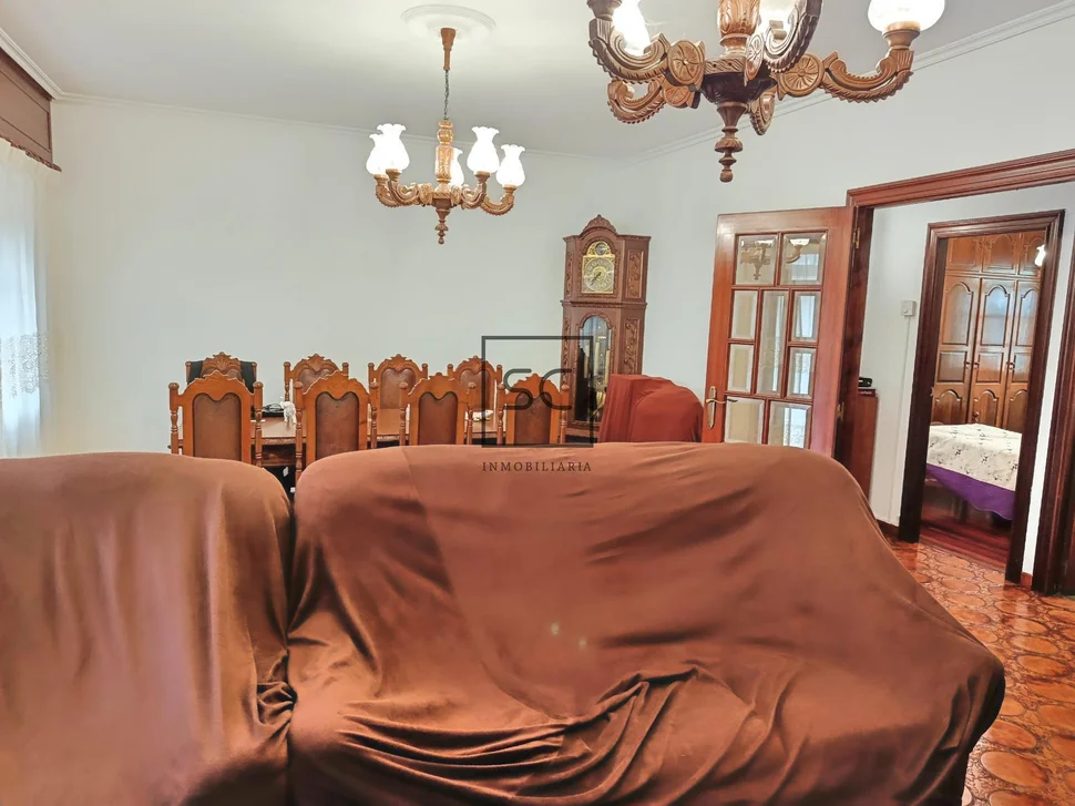 Chalet con finca y garaje en Narón.