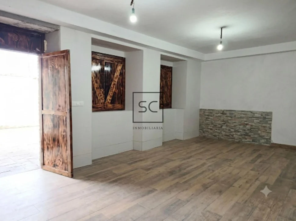Chalet con finca y garaje en Narón.