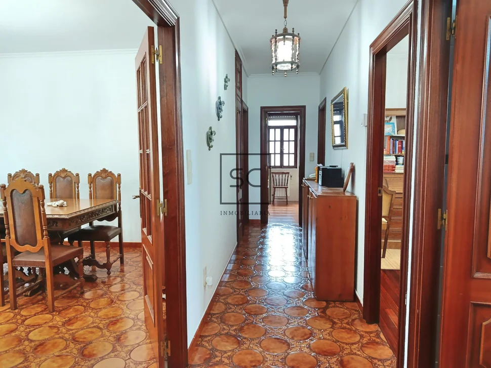 Chalet con finca y garaje en Narón.