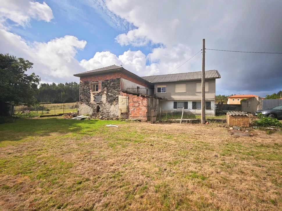 Casa para rehabilitar con finca en Valdoviño