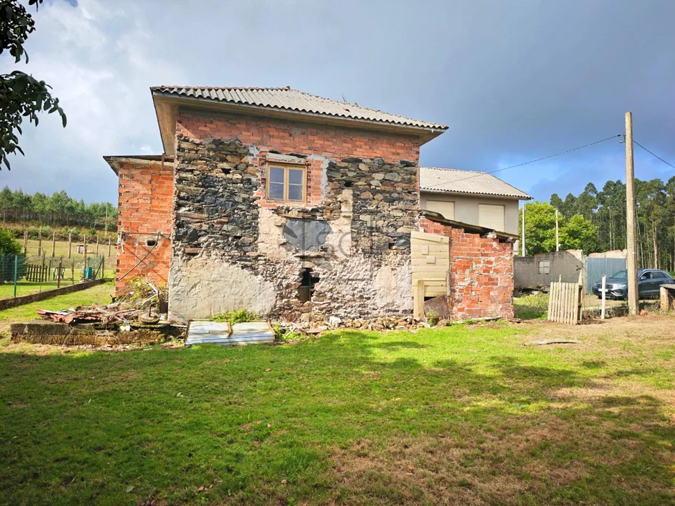 Casa para rehabilitar con finca en Valdoviño