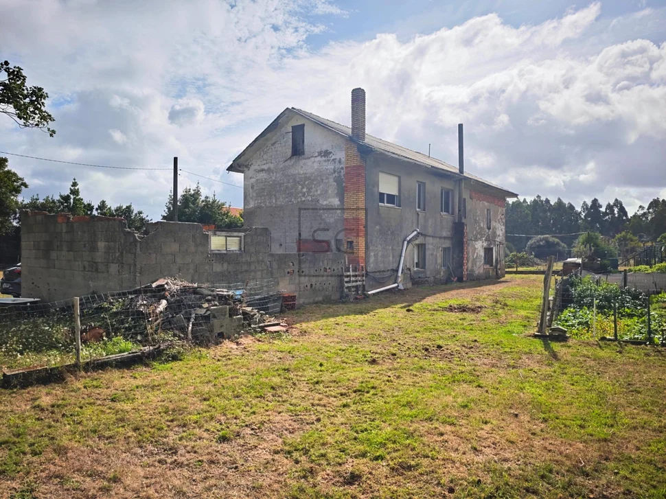 Casa para rehabilitar con finca en Valdoviño