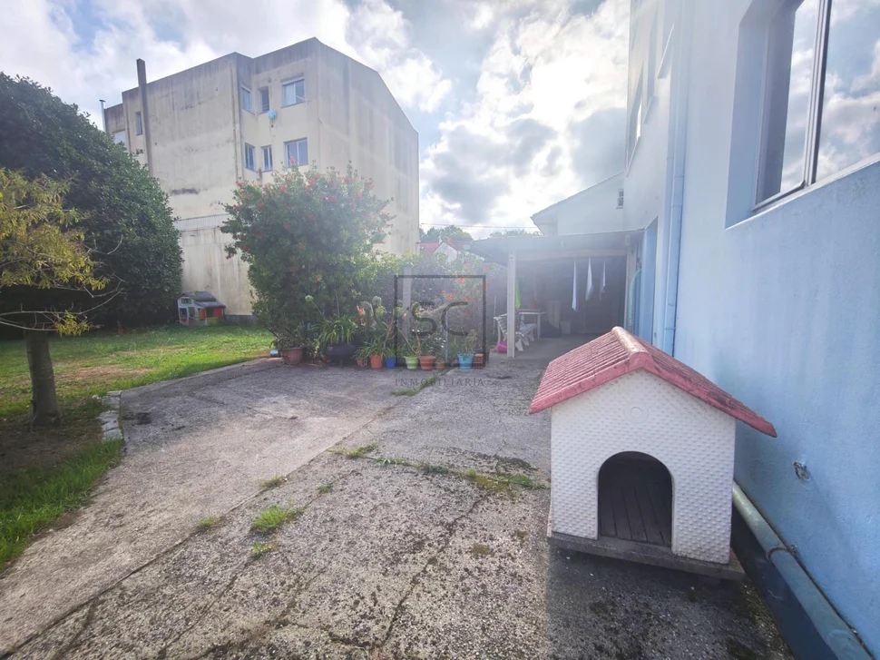 Bajo con jardín en Cedeira