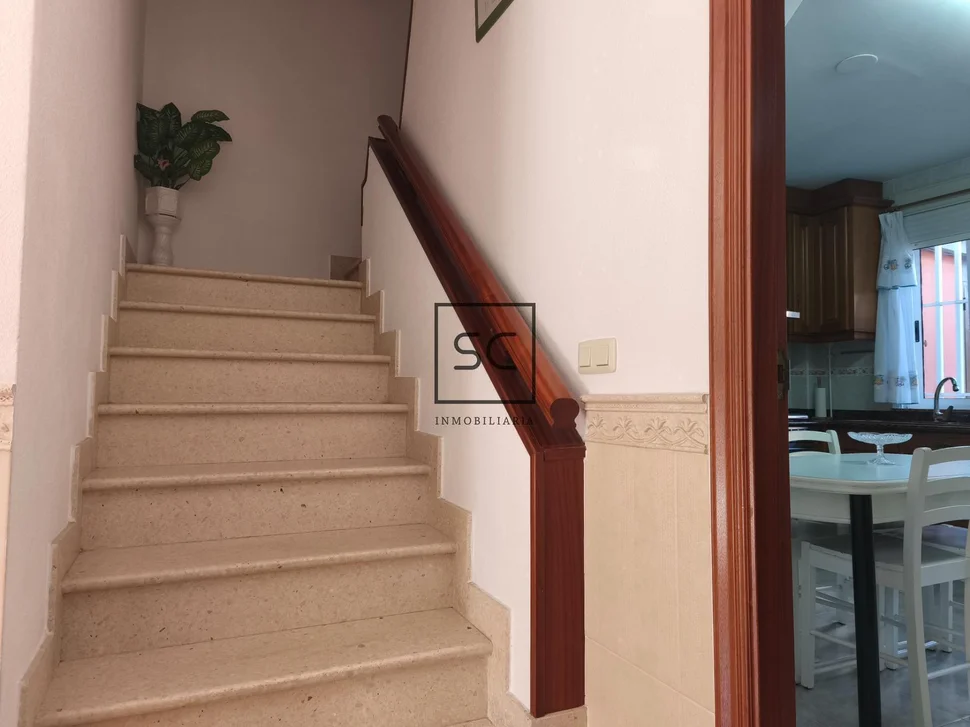 Casa con dos viviendas independientes en Leiro, Miño