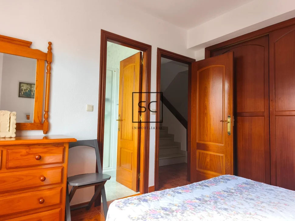 Casa con dos viviendas independientes en Leiro, Miño