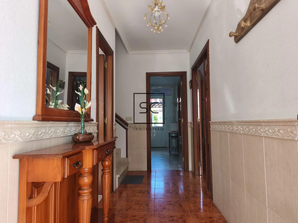 Casa con dos viviendas independientes en Leiro, Miño