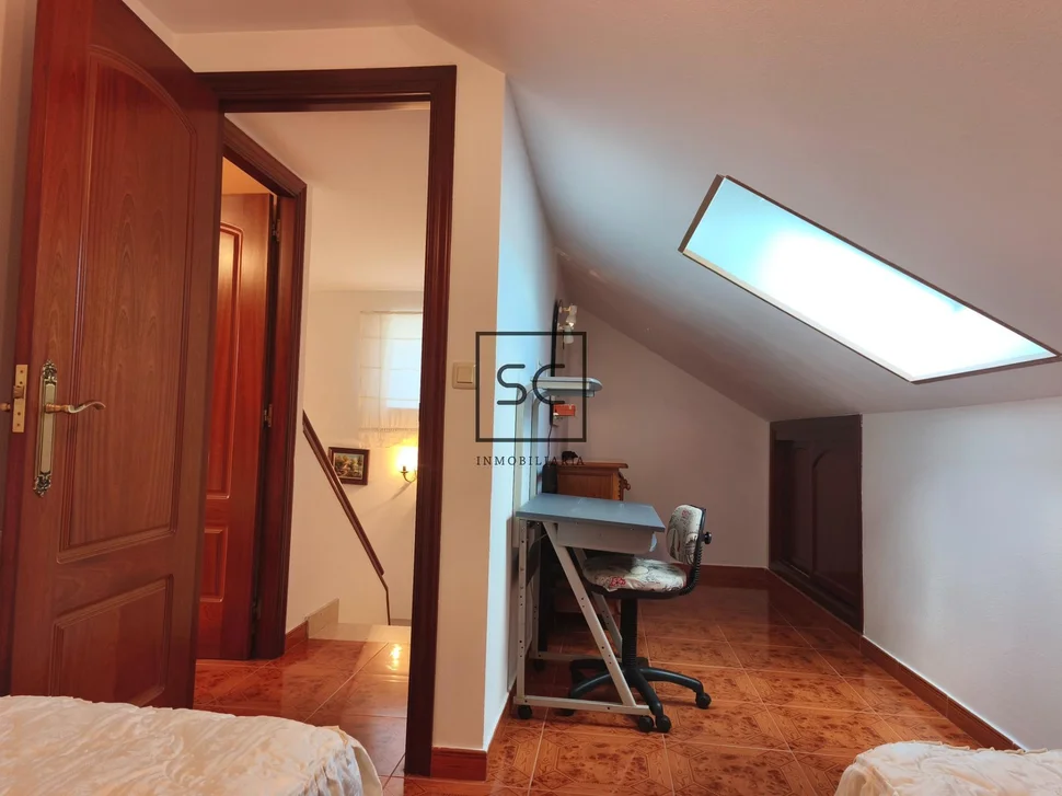 Casa con dos viviendas independientes en Leiro, Miño