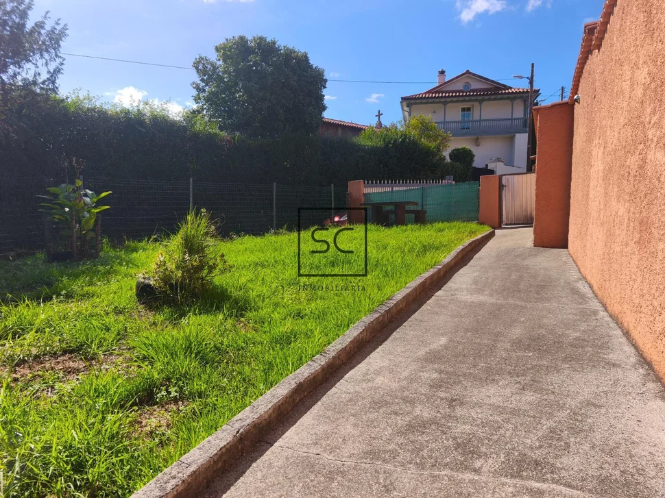 Casa con dos viviendas independientes en Leiro, Miño