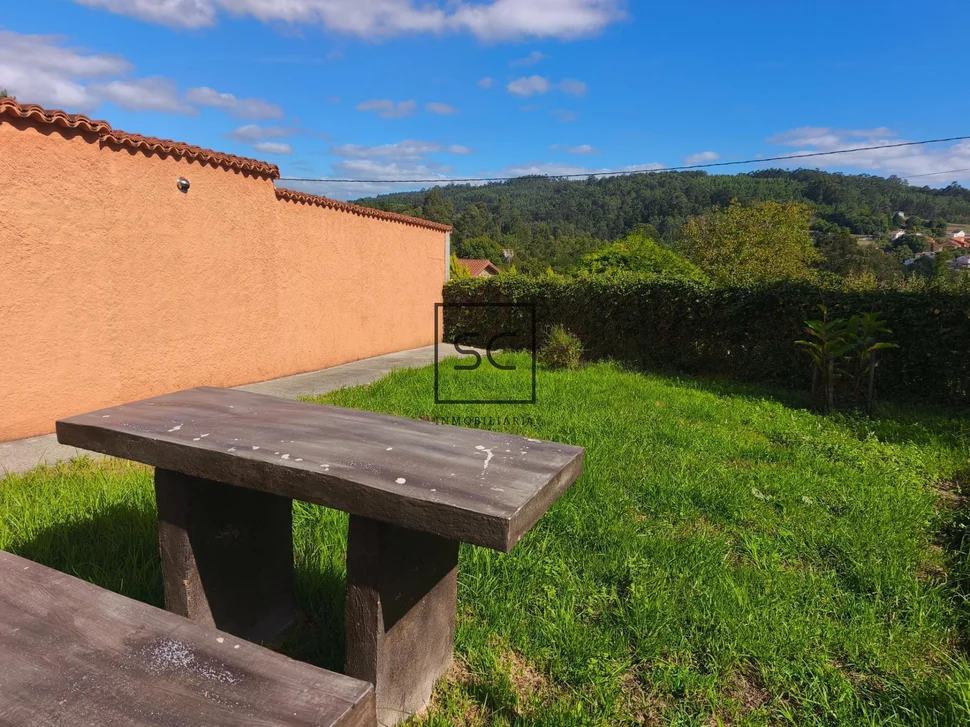Casa con dos viviendas independientes en Leiro, Miño