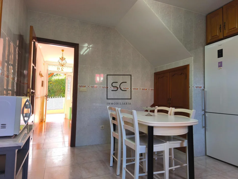 Casa con dos viviendas independientes en Leiro, Miño