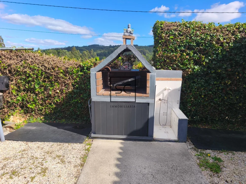 Casa con dos viviendas independientes en Leiro, Miño