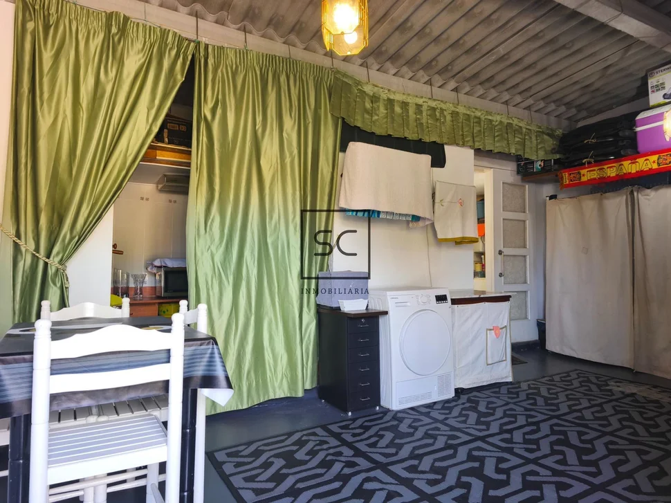Casa con dos viviendas independientes en Leiro, Miño