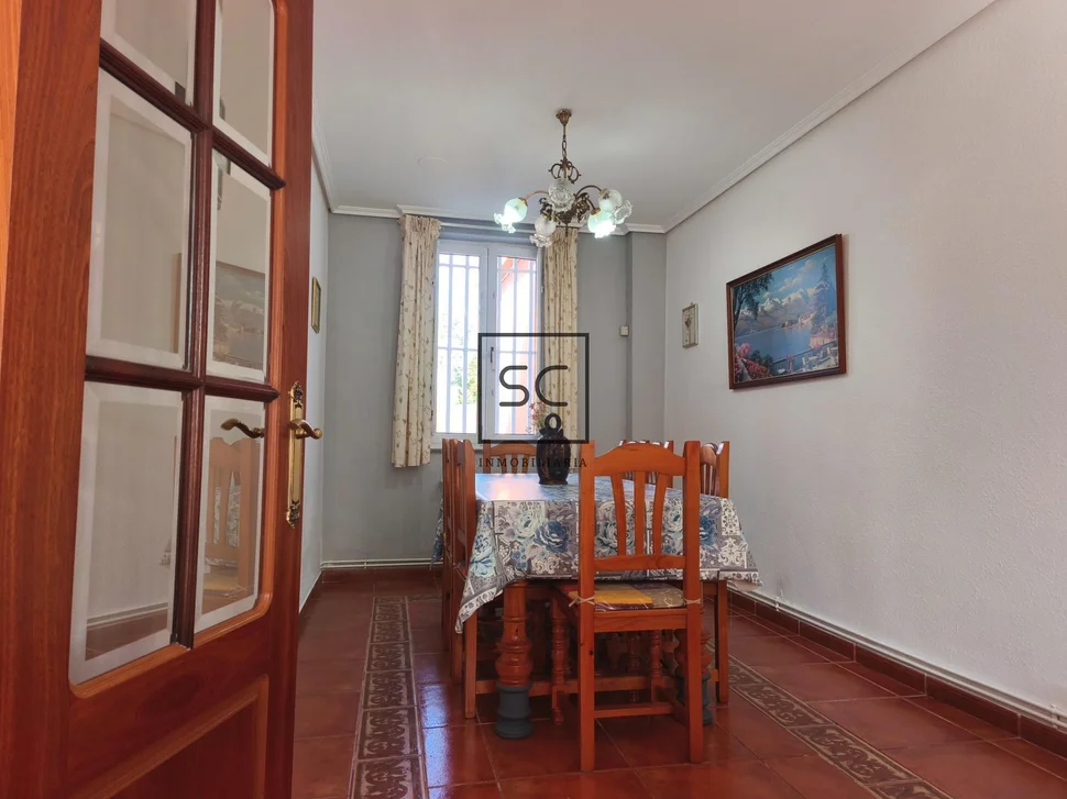 Casa con dos viviendas independientes en Leiro, Miño