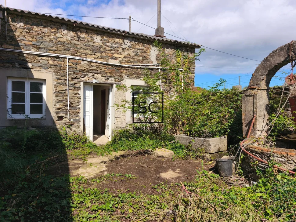 Casa de piedra para rehabilitar en O Feal, Narón.