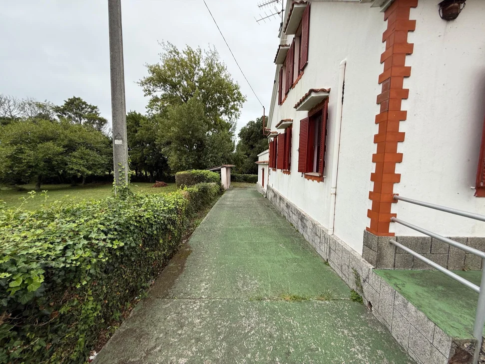 Casa con finca y garaje en Chamorro-Boeiro, Valdoviño.