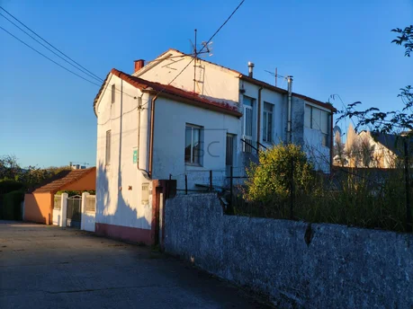 Dos Viviendas Independientes con Finca en Ferrol