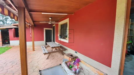 Chalet adosado con finca en Neda